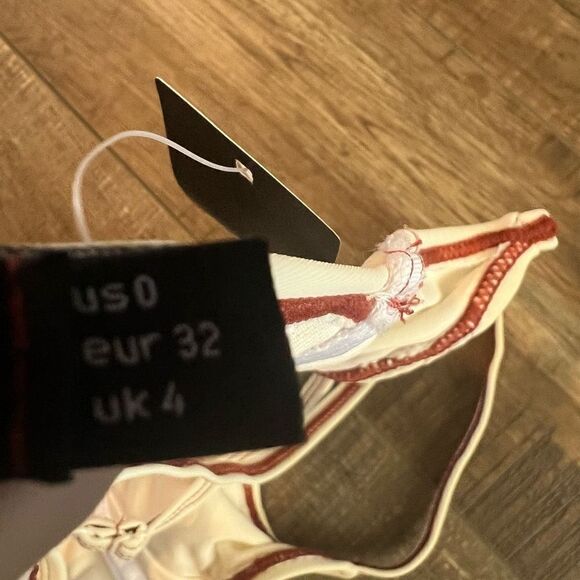 Nasty gal constraint seam detail bikini to size 0 - Picture 4 of 5